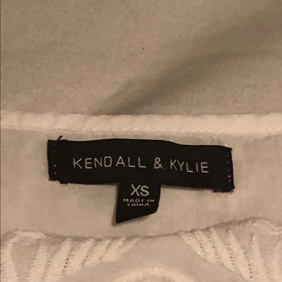 Kendall & Kylie White Tank Top - Picture 3 of 3